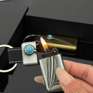 Porte-clés portable briquet nouvelle <span class=keywords><strong>flamme</strong></span> de roue rétro en relief de plumes pour cigarettes et cigares Style d'huile - Product Image 2