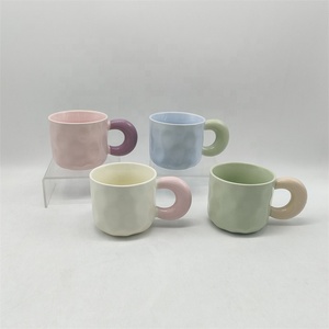Ensemble de 3 tasses en céramique à motifs floraux en relief, <span class=keywords><strong>lotus</strong></span>, lavande, tulipe, poignée rose, tasse à thé, vente en gros - Product Image 4