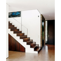 Escalier en bois massif en chêne sur mesure pour villa, loft, hôtel, avec design droit et installation sur site