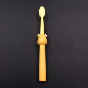Brosse à dents manuelle à poils doux avec poignée en forme de vache de dessin animé pour enfants DC001 - Product Image 5