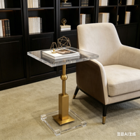 Table d'appoint carrée en acrylique transparent avec piétement doré et transparent, table moderne pour salon, chambre et table de chevet d'hôtel