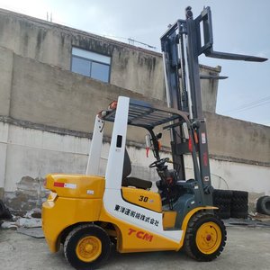 Montacargas Diésel Usado de 3 Toneladas TCM FD30, Mástil de Dos Etapas, Desplazador Lateral Hidráulico, Neumáticos Sólidos, Alto Rendimiento - Product Image 5
