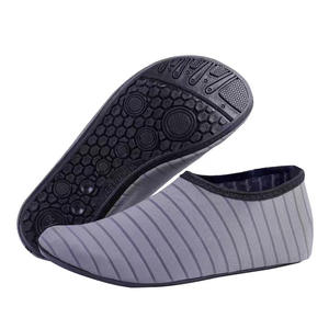 Chaussures de plage pour hommes et femmes à bas prix chaussures antidérapantes à semelle souple de printemps et d'été chaussures de natation en spandex/pieds nus vente en gros - Product Image 4