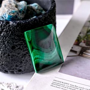 หินมาลาไคต์ทรงสี่เหลี่ยมธรรมชาติ แฟชั่นฮวงจุ้ยสำหรับทำเครื่องประดับ สร้อยคอ สร้อยข้อมือ จี้นำโชคสุดฮิต - Product Image 4