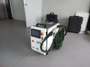 Machine de nettoyage au laser à fibre portative 2000W 3000W, équipement industriel de traitement de surface pour enlever la rouille, la peinture et l'huile des métaux - Product Image 4