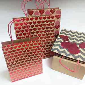 SP2673 Wholesale logo High Quality Reusable Kraft Paper Gift <b>Bags</b> with Heart <b>Glitter</b> - Product Image 2