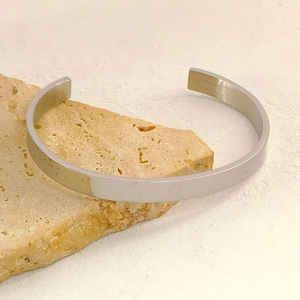 Pulsera de apertura ancha para mujer, brazalete de alta calidad, venta al por mayor - Product Image 1