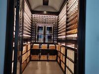Cave à vin en acrylique de luxe sur mesure, système de rangement à vin moderne avec éclairage LED pour villa, hôtel, bar, projet OEM/ODM direct usine