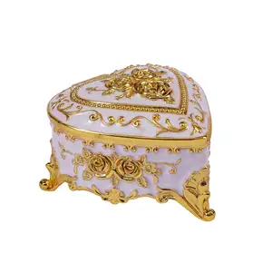 صندوق مجوهرات ملون على شكل قلب بسعر المصنع صندوق ريترو من سبائك الزنك الفاخر صغير محمول للخواتم والمجوهرات