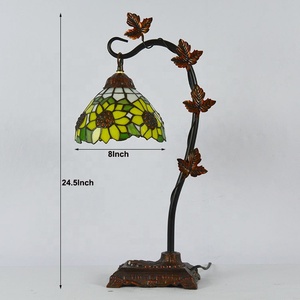 LongHuiJing Tiffany-Style cône abat-jour AC alimenté 8 pouces vitrail <span class=keywords><strong>tournesol</strong></span> jaune clair LED lampe <span class=keywords><strong>de</strong></span> table avec base <span class=keywords><strong>de</strong></span> feuilles <span class=keywords><strong>de</strong></span> vigne - Product Image 4