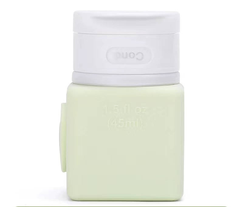 มีสีเขียวขุ่น