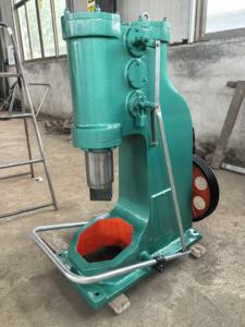 Martillo de Herrería Profesional, Potente Martillo Neumático de Forja con Motor de 2.2HP 220V, Fácil de Operar - Product Image 6