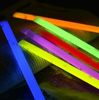 Bracelets lumineux personnalisés en gros avec logo, 8 couleurs, bracelets fluorescents à trois tubes, accessoires de fête pour concerts et événements