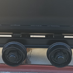 Nuovo Carrello Ferroviario a Scartamento Ridotto con Ribaltamento a Secchio da 0,55/0,75/1 M³ per Miniere, Binario da 600mm - Product Image 2