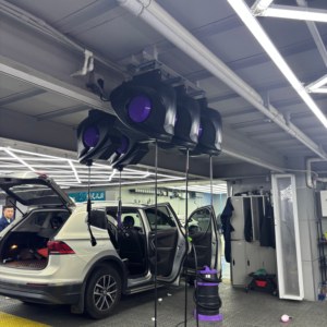Enrollador de Manguera Eléctrico Retráctil |   Carrete de manguera moderno 3 en 1 para detallado automotriz y lavado de coches, montado en techo - Product Image 3
