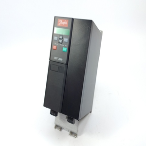 Danfoss 195N1087 VLT 2800 5.5kW / 7.5 HP VLT2855PT4B20STR En stock - Product Image 1