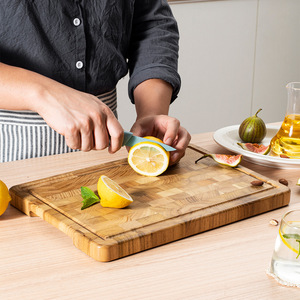 Tabla de cortar cuadrada y rectangular de <span class=keywords><strong>madera</strong></span> maciza engrosada para uso doméstico en la cocina - Product Image 4