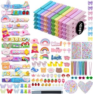 80 épingles <span class=keywords><strong>en</strong></span> <span class=keywords><strong>bois</strong></span> pour vêtements avec multiples breloques, kits d'accessoires DIY, clips décoratifs pour sacs à dos, pour pom-pom girls - Product Image 1