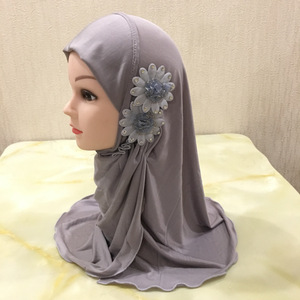 Hijab in Seta Etnico Islamico per Bambine 2-7 Anni, Sciarpa con Fiori, Cappello da Preghiera, Khimar Musulmano Mediorientale, Abaya per Ragazze - Product Image 5