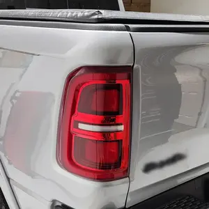 ชุดไฟท้าย LED TYPY สำหรับรถยนต์ 1500 ปี 2009-2018 พร้อมไฟ DRL และไฟเลี้ยวแบบไดนามิก เลนส์รมดำ/สีชา 12V รับประกัน 1 ปี - Product Image 3