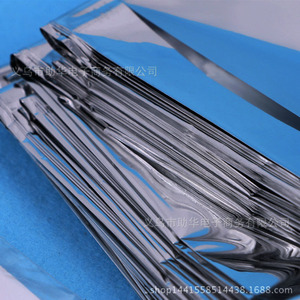 ผ้าห่มฉุกเฉินกันความร้อนสำหรับสัตว์เลี้ยง ยี่ห้อ Yiwu Zhu Hua  แบบสะท้อนแสงอะลูมิเนียม  ถุงนอนปฐมพยาบาล สีเทา สำหรับ 1 คน อุปกรณ์เอาตัวรอด - Product Image 1