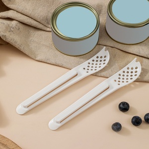 Passoire de cuisine portable en plastique 2-en-1 : passoire et ouvre-boîte, cuillère pour aliments pour bébé, passoire à long manche pour aliments secs et humides - Product Image 6