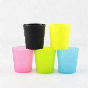 Verre à shot en plastique dépoli de 1,5 oz, coupe à shot inclinée pour fête - Product Image 1