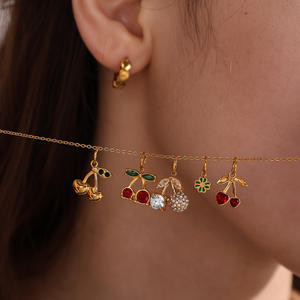 Jardín Dorado |   Colgante <span class=keywords><strong>de</strong></span> Acero Inoxidable Chapado <span class=keywords><strong>en</strong></span> Oro PVD <span class=keywords><strong>de</strong></span> 18K con Dijes <span class=keywords><strong>de</strong></span> Hojas y Flores para la Creación <span class=keywords><strong>de</strong></span> Joyas |   Resistente al deslustre e impermeable - Product Image 4