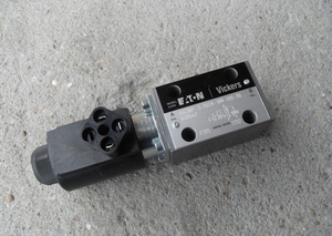 โซลินอยด์ไฮดรอลิกแบบไฮดรอลิกคอนโทรลทิศทาง รุ่น DG4V DG3VP KCG ซีรีส์ DG4V-5-8CJ-VM-U-H620 DG3VP-3-102A KCG-3-250D - Product Image 3