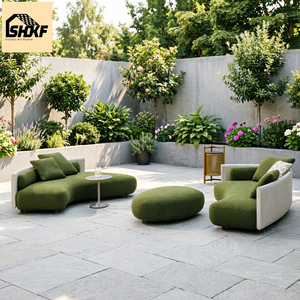Ensemble de salon de jardin incurvé en rotin PE, avec table basse à plateau en pierre et pouf en galets, pour hôtels et complexes hôteliers - Product Image 3