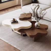 Table basse moderne en bois en forme de nuage avec structure métallique pour salon et maison
