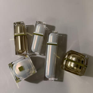 Botella Acrílica Dorada de Lujo, Carcasa Exterior Cuadrada Transparente, Carcasa Interior Blanca, Capacidad de 30 ml, 60 ml, 100 ml, 120 ml, Bomba de Espuma para Loción de Ojos - Product Image 1