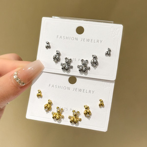 Boucles <span class=keywords><strong>d</strong></span>'oreilles mini-<span class=keywords><strong>ours</strong></span> 3D style cool <span class=keywords><strong>et</strong></span> mignon, design de niche, pour un look quotidien superposé <span class=keywords><strong>et</strong></span> adorables pour <span class=keywords><strong>les</strong></span> oreilles de fille - Product Image 1