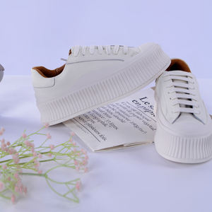 Кроссовки IStapromo Gifts из новой весенней коллекции: женские белые кожаные кроссовки на массивной подошве, повседневные платформенные кроссовки-«бисквиты» - Product Image 1