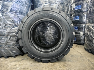 ยางล้ออุตสาหกรรมแบบแข็ง รุ่น L-5C ลายดอกยางแบบ Deep Pattern Bias สำหรับรถ Skid  สภาพใหม่ ขนาด 10-16.5 และ 12-16.5 - Product Image 2