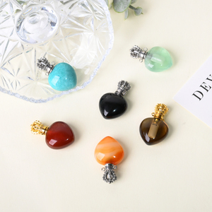 Vente en gros de flacons de parfum en cristal naturel en forme de cœur, pendentif, flacon de parfum avec bouchon en pierre précieuse pour la fabrication de bijoux - Product Image 4