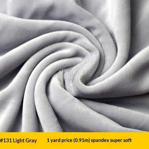 Tissu Brocart Super Doux en Velours Élastique 95% Polyester 5% Spandex Tricoté Extensible dans les <span class=keywords><strong>Quatre</strong></span> Sens Effet Renard Argenté pour Poupées et Jouets en Peluche - Product Image 4