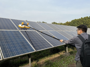 Cepillo de Limpieza para Paneles Solares con Motor sin Escobillas, Batería de Litio, Módulo Solar, Poste Telescópico de 5.5 Metros - Product Image 3