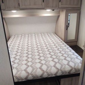 Caravane <span class=keywords><strong>de</strong></span> voyage remorquable personnalisée OEM, <span class=keywords><strong>camping</strong></span>-<span class=keywords><strong>car</strong></span> léger avec aménagement intérieur complet, certifié DOT et VIN pour le marché américain - Product Image 6