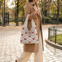 Sac fourre-tout en tricot personnalisé SHINY avec logo et étiquette tissée pour le marché européen, sac à bandoulière esthétique en tricot avec nœud, faible MOQ