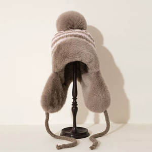 Chapeau d'hiver pour <span class=keywords><strong>femme</strong></span> en tricot rayé avec <span class=keywords><strong>pompon</strong></span> en <span class=keywords><strong>fourrure</strong></span>, style Lei Feng, épaissi, protection des oreilles, pour le <span class=keywords><strong>ski</strong></span> et la neige - Product Image 2