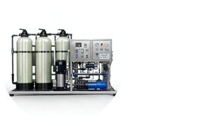 Planta de Purificación de Agua por Ósmosis Inversa Industrial de 2000 LPH, Sistema de Purificación de Agua por Ósmosis Inversa Industrial de 2000 LPH con Intercambio Iónico y Bomba de 320V - Product Image 3