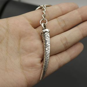 Porte-clés en corne courbée <span class=keywords><strong>à</strong></span> nervures, en alliage de <span class=keywords><strong>zinc</strong></span> argenté antique, accessoire en forme de griffe courbée pour la décoration de sacs <span class=keywords><strong>à</strong></span> dos gothiques - Product Image 4