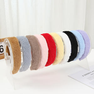 Serre-tête en peluche couleur bonbon pour l'automne et l'hiver, bandeau simple en fourrure, accessoires capillaires en peluche couleur unie DIY pour femmes - Product Image 1