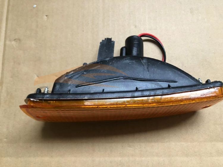 Toyota Hilux RN55-65 1984-1988 Indicator Lamp Yellow 81520-89125