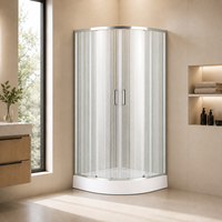 Cabine de douche coulissante en verre trempé cannelé 8 mm avec cadre chromé et receveur blanc courbé pour salle de bain de villa