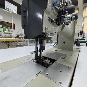Factory DS-4420D 2 Needle <b>Walking</b> Foot Industrial Sewing <b>Machine</b> with Automatic Cut with Only Foot Lift - Product Image 4
