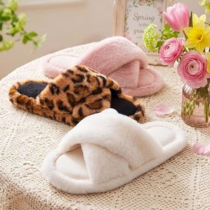 Pantofole da donna alla moda <span class=keywords><strong>con</strong></span> stampa leopardata in peluche, <span class=keywords><strong>con</strong></span> fascia incrociata, ultra morbide, calde, antiscivolo, per uso interno tutto il giorno - Product Image 4