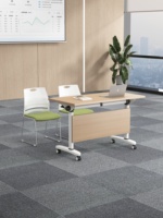 Ensemble de mobilier de bureau commercial moderne en bois : chaises empilables assorties, table de formation, bureau de conférence mobile pour la formation d'entreprise