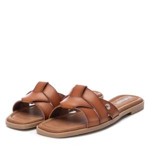 Sandalias Planas para Mujer Refresh, Color Taupe, de Cuero, Estilo Chanclas, Tacón Bajo, Cómodas, para Verano - Product Image 4